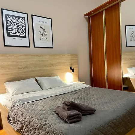 Romantic - Center 5 15 * Leópolis