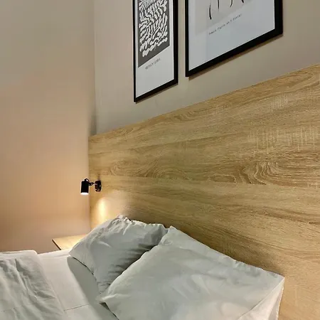 Romantic - Center 5 15 Leópolis