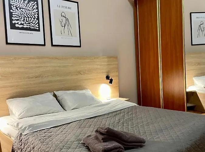 Romantic - Center 5 15 * Λβιβ